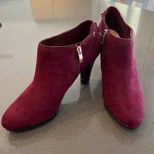 Liz Claiborne shoes/booties. Purple, size 10. 4” heel. 1/2” platform. Comfy!